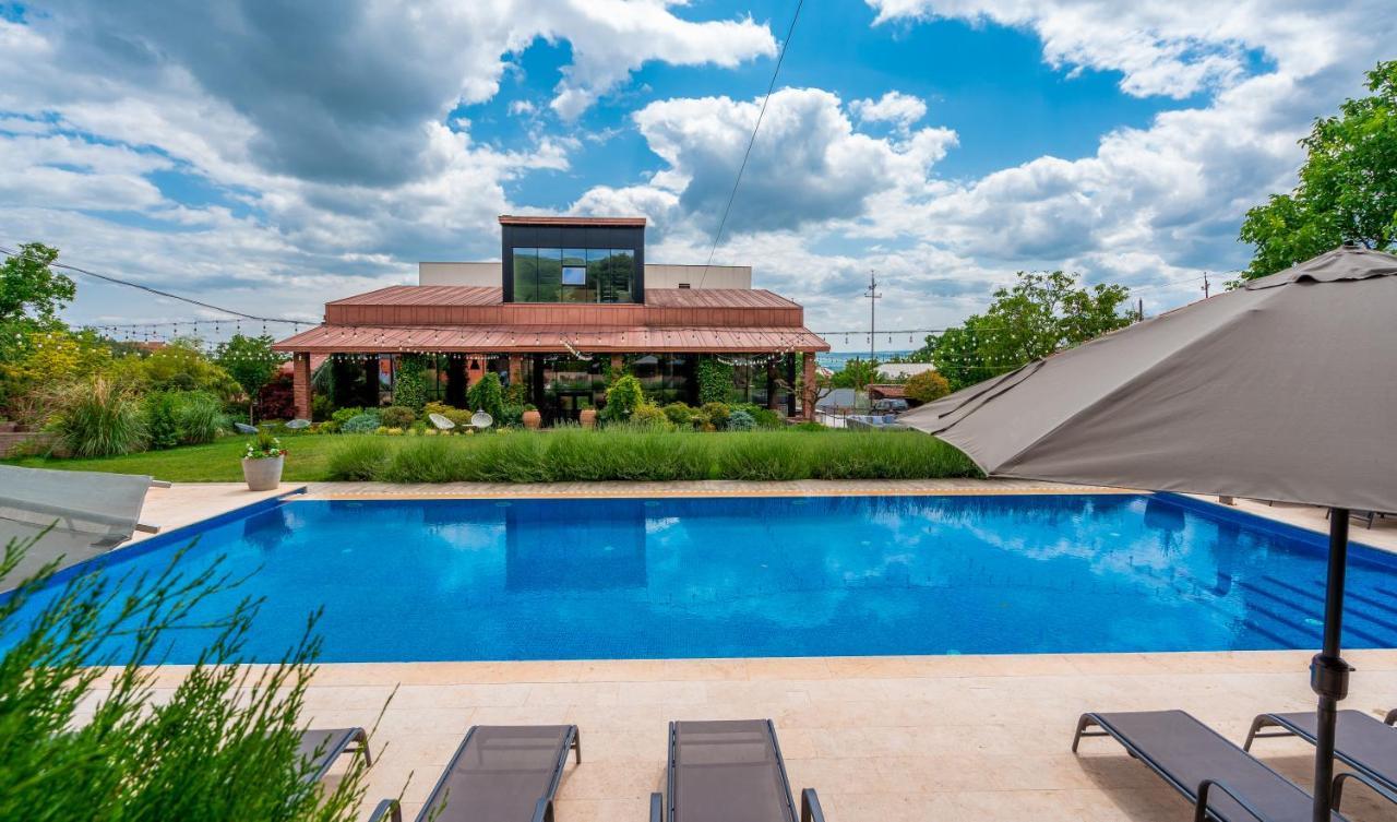 Giuaani Winery Hotel Manavi Ngoại thất bức ảnh