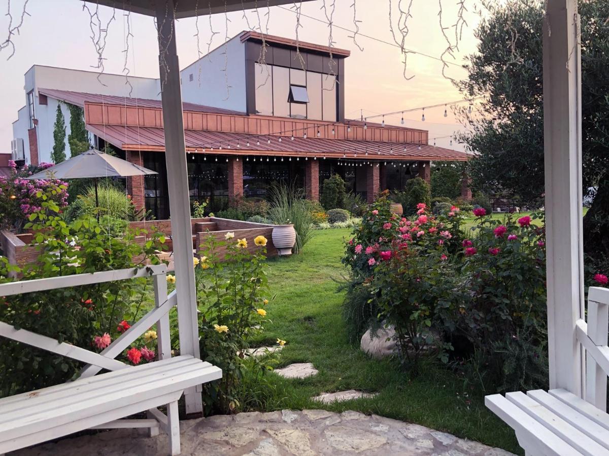 Giuaani Winery Hotel Manavi Ngoại thất bức ảnh